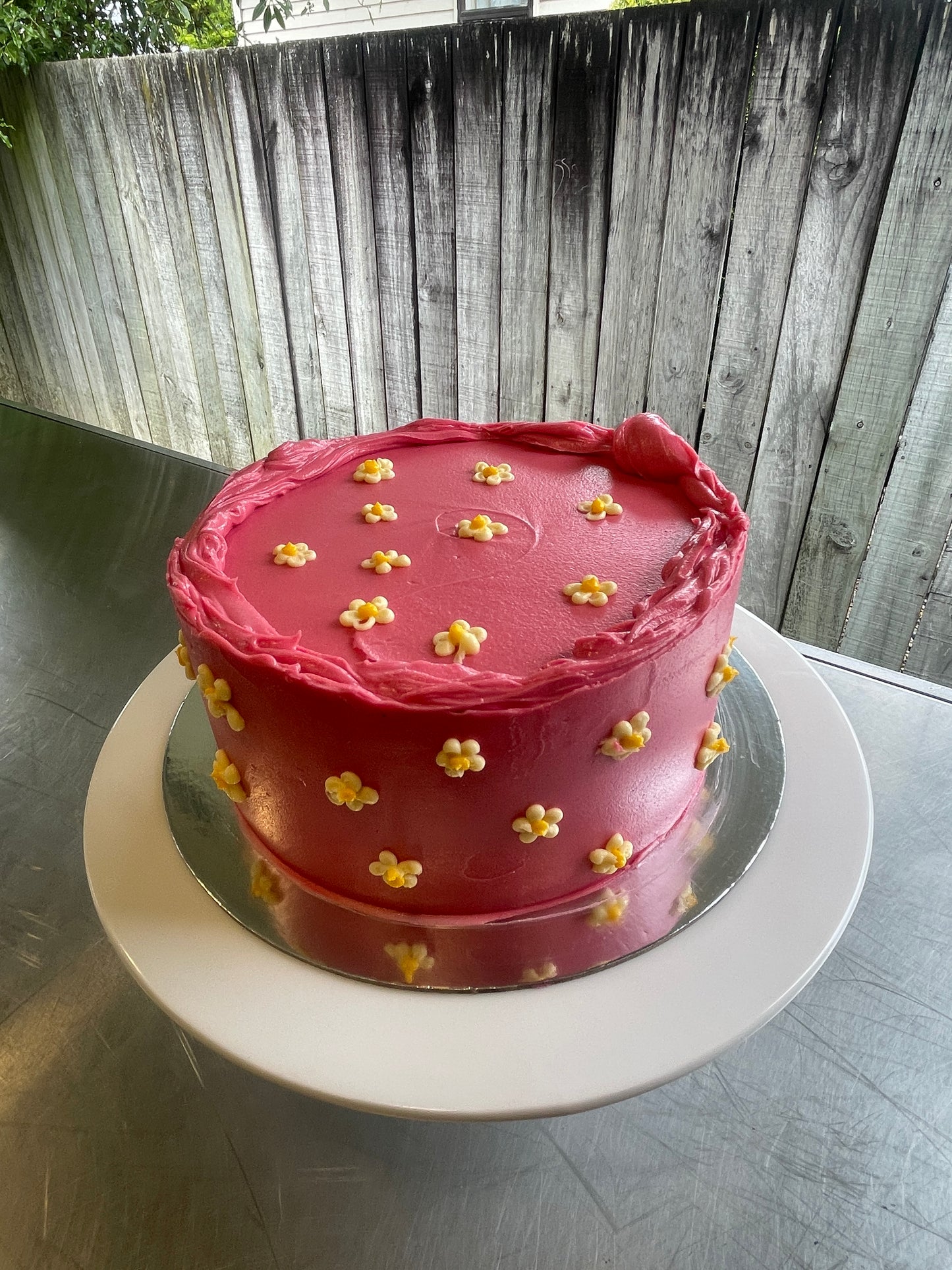 Daisy cabinet cake